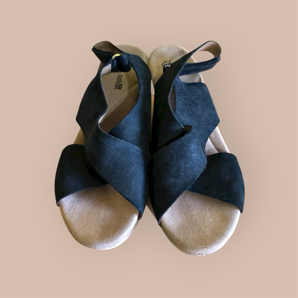 Clarks Black and Tan Platform Sandals Size 8
